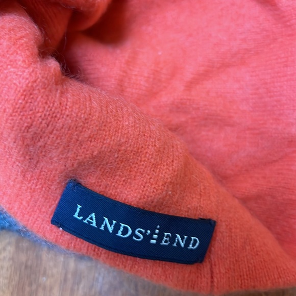 Lands End beanie. Super soft wool or cashmere - Picture 2 of 2